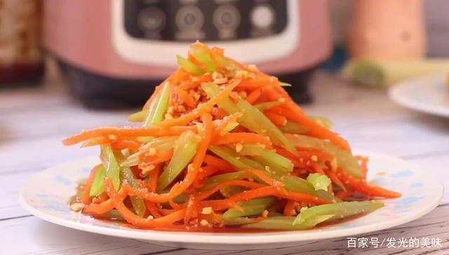 Món khai vị cần tây và cà rốt