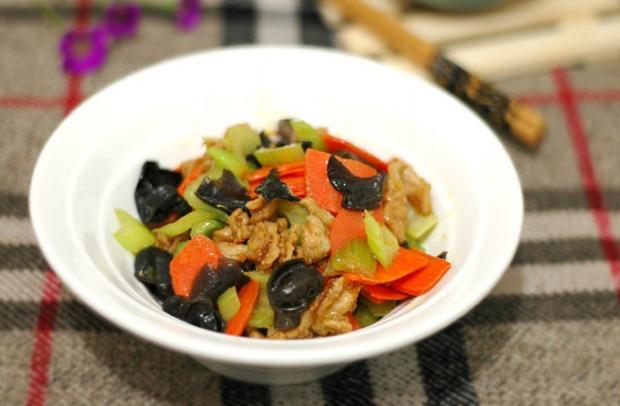 Thịt heo xào rau củ 1