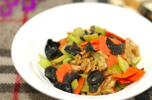 Thịt heo xào rau củ