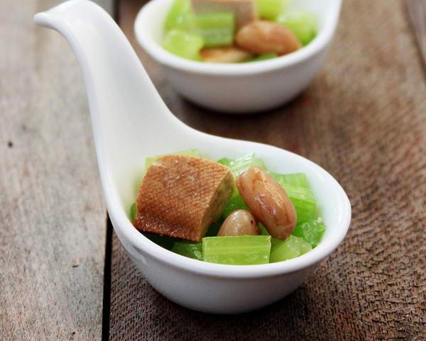 Ớt khô cần tây