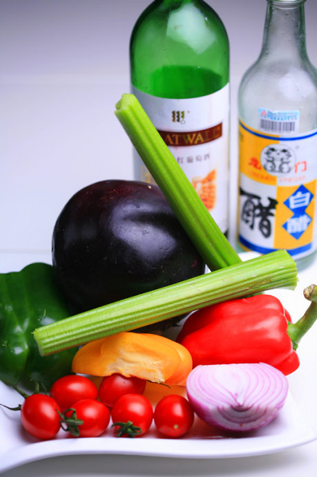 Cần tây sa lát rượu vang đỏ