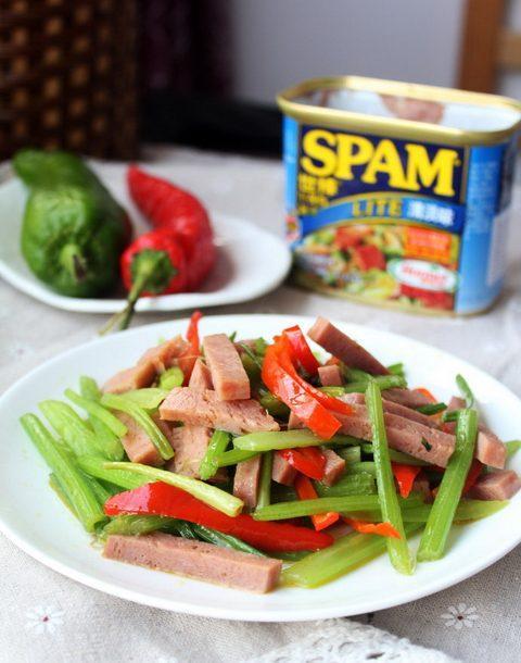 Thịt hộp xào cần tây