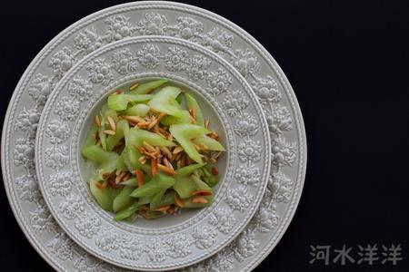 Hạnh nhân xào cần tây