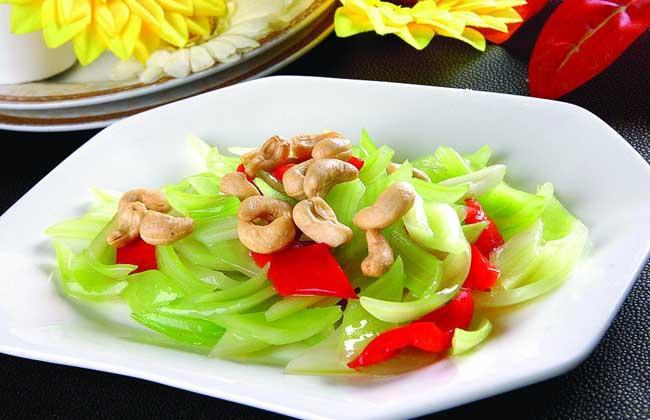 Cần tây xào hạt điều