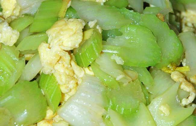 Trứng xào cần tây