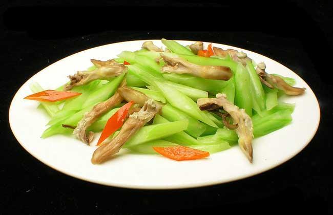 Thịt heo xào cần tây