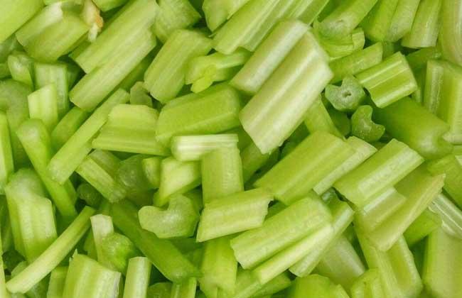 Nên và không nên kết hợp cần tây với thực phẩm nào?