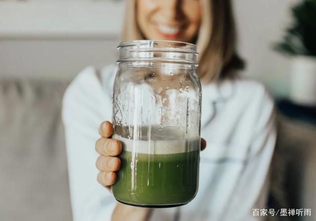 Nước ép cần tây giảm cân, ngừa bệnh tật thanh lọc cơ thể