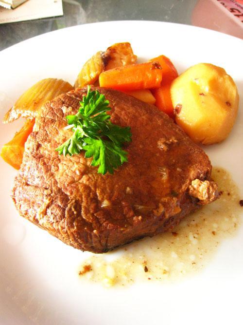 Bò hầm rau củ cần tây