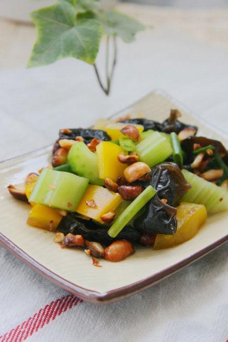 Cần tây trộn nấm