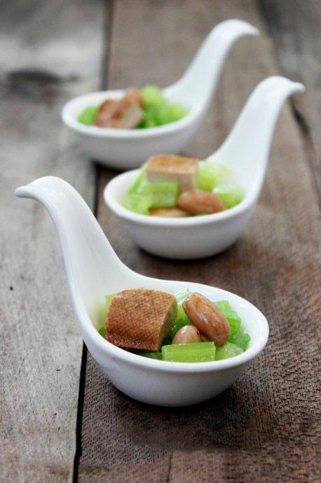 Đậu hũ trộn cần tây và đậu phộng