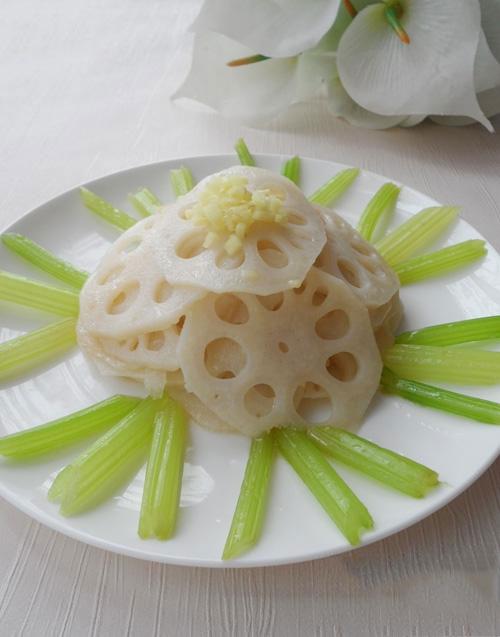 Ngó sen nấu cần tây